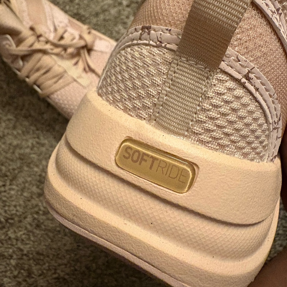 Puma Women's Blush Sneakers - Picture 7 of 9